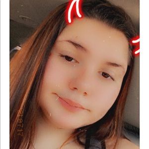 Meet your Posher, Desiree